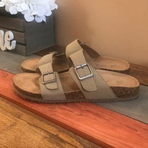Time and Tru Birkenstock-style sandals